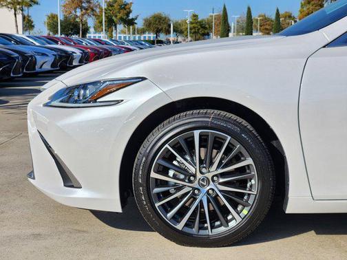 2025 Lexus ES 350 Base