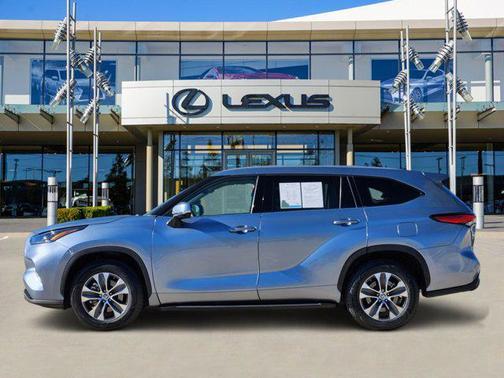 2022 Toyota Highlander Hybrid XLE