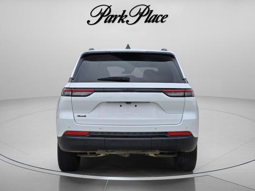 Bright White Clearcoat 2025 Jeep Grand Cherokee Altitude