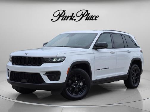Bright White Clearcoat 2025 Jeep Grand Cherokee Altitude