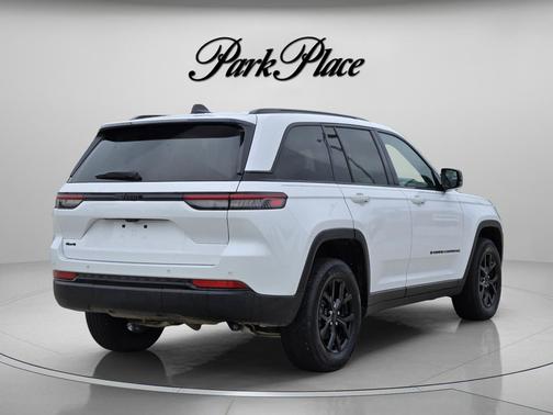 Bright White Clearcoat 2025 Jeep Grand Cherokee Altitude