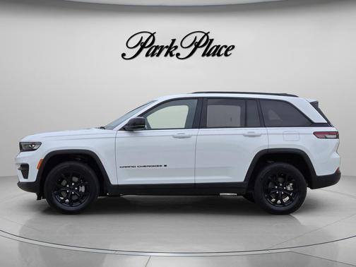 Bright White Clearcoat 2025 Jeep Grand Cherokee Altitude