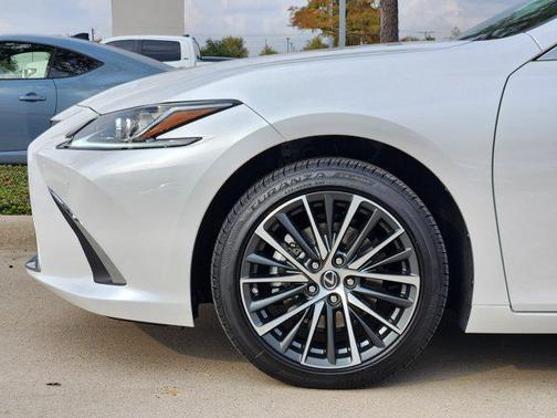 2025 Lexus ES 350 Base