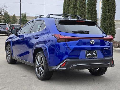 2025 Lexus UX 300h F SPORT Design