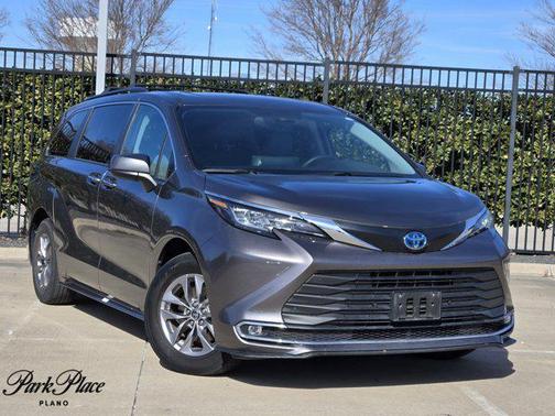 2023 Toyota Sienna XLE