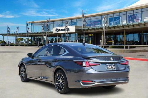 2025 Lexus ES 300h Base