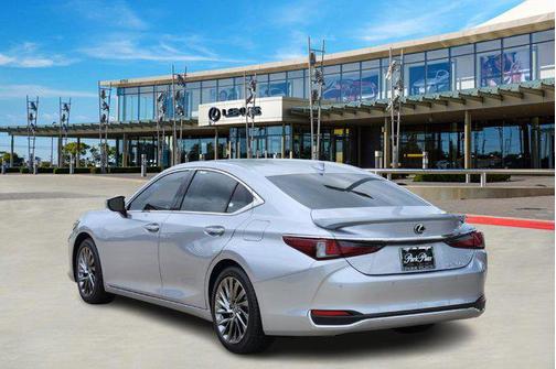 2025 Lexus ES 300h Luxury