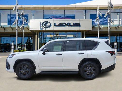 2025 Lexus LX 700h Overtrail