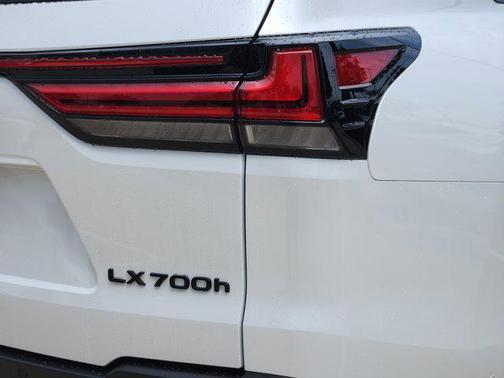 2025 Lexus LX 700h Overtrail