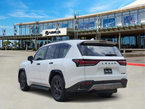 2025 Lexus LX 700h Overtrail