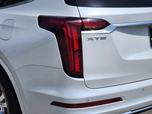 2022 Cadillac XT6 Luxury FWD