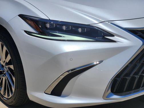 2025 Lexus ES 300h Ultra Luxury