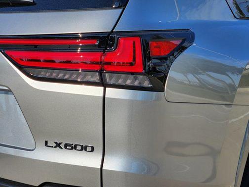 2025 Lexus LX 600 Luxury