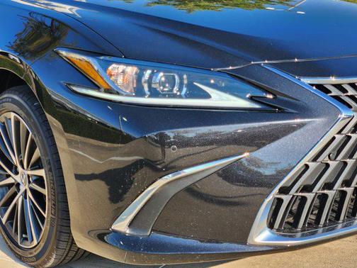 2025 Lexus ES 300h Base