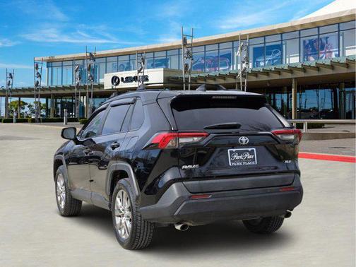 2020 Toyota RAV4 XLE Premium