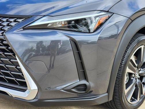 2025 Lexus UX 300h Base