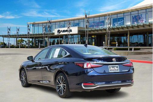 2024 Lexus ES 300h F SPORT Design