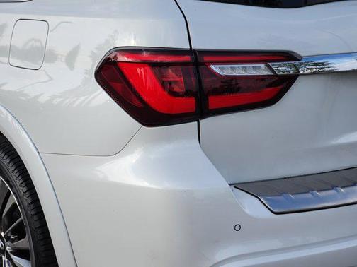 2018 INFINITI QX80 Base