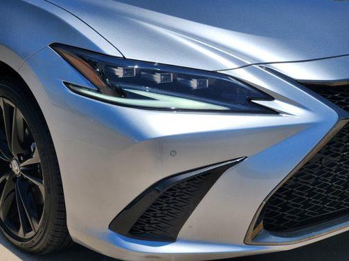 2024 Lexus ES 300h F SPORT Handling
