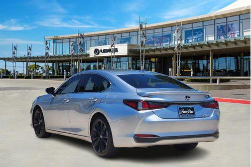 2024 Lexus ES 300h F SPORT Handling