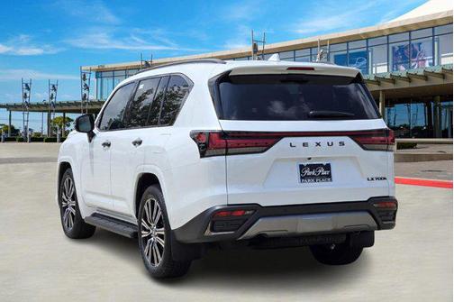2025 Lexus LX 700h Luxury