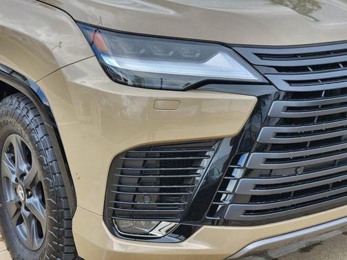 2025 Lexus LX 700h Overtrail