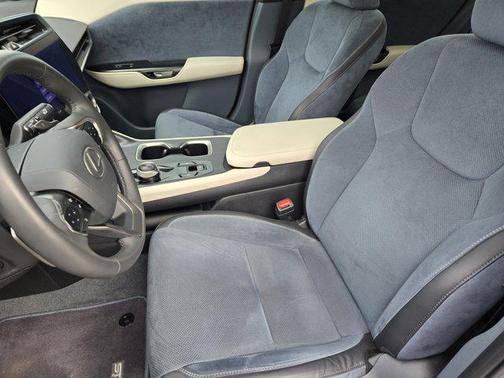 2023 Lexus RZ 450e Luxury