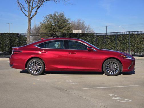 2025 Lexus ES 300h Luxury