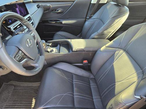 2025 Lexus ES 300h Luxury