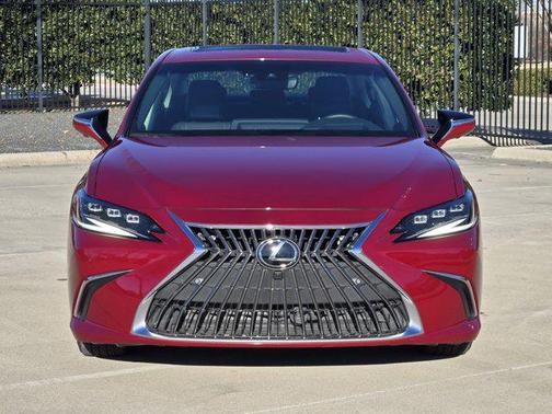 2025 Lexus ES 300h Luxury