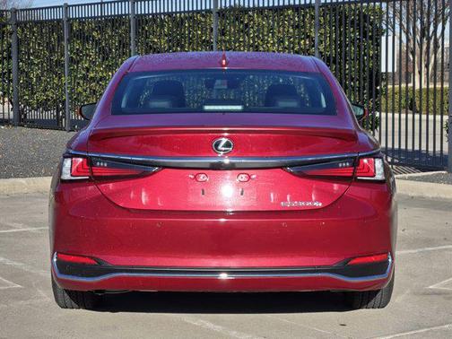 2025 Lexus ES 300h Luxury