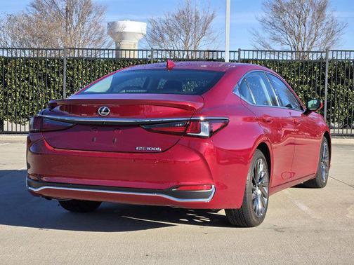 2025 Lexus ES 300h Luxury