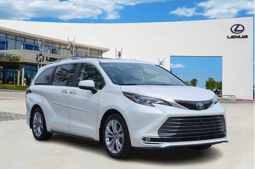 2024 Toyota Sienna Platinum 7 Passenger