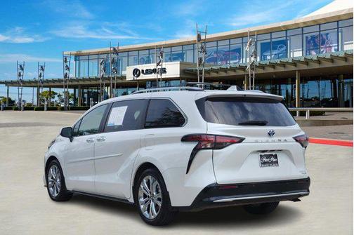 2024 Toyota Sienna Platinum 7 Passenger