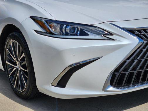 2025 Lexus ES 300h Premium