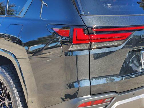 2025 Lexus LX 700h Overtrail