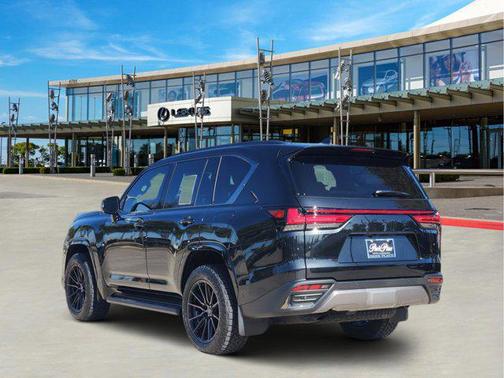 2025 Lexus LX 700h Overtrail