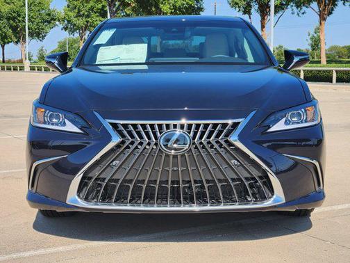 2025 Lexus ES 300h Base