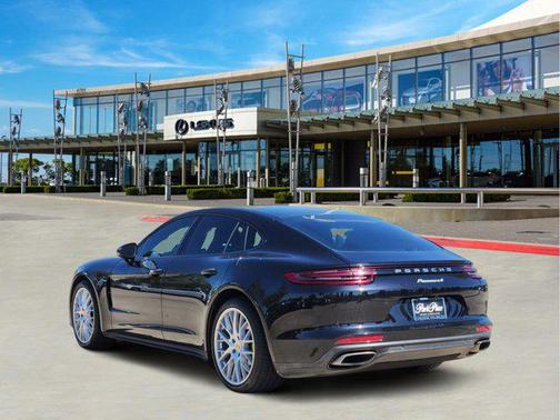 2018 Porsche Panamera 4