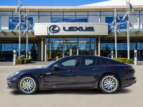 2018 Porsche Panamera 4