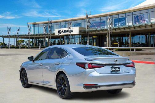 2024 Lexus ES 300h F SPORT Handling