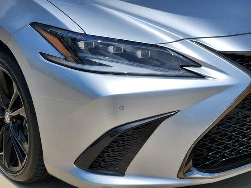 2024 Lexus ES 300h F SPORT Handling