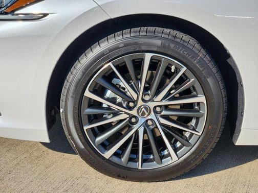 2025 Lexus ES 350 Base