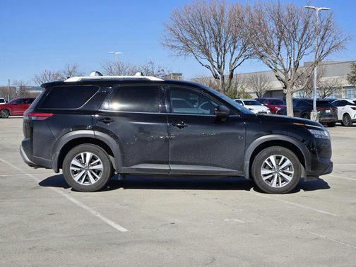 2024 Nissan Pathfinder SL FWD