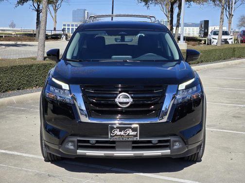 2024 Nissan Pathfinder SL FWD