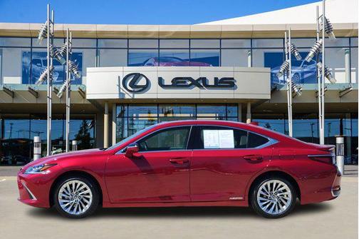 Matador Red Mica 2022 Lexus ES 300h Ultra Luxury