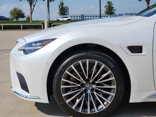 2025 Lexus LS 500h Base