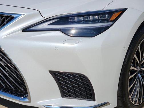 2025 Lexus LS 500h Base