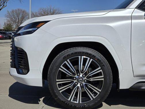 2026 Lexus LX 700h Luxury