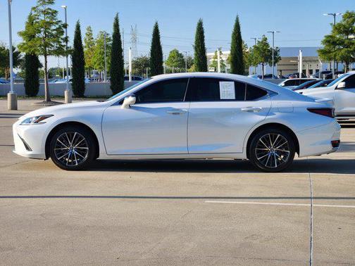 2025 Lexus ES 300h Premium